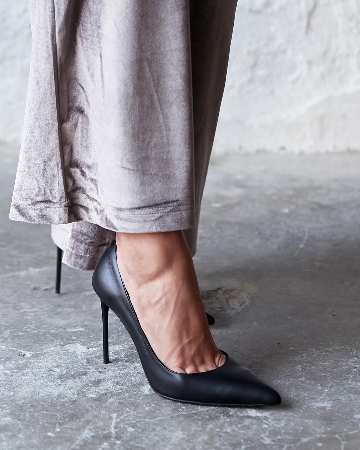 MİTTA 10 CM SİYAH DERİ STİLETTO