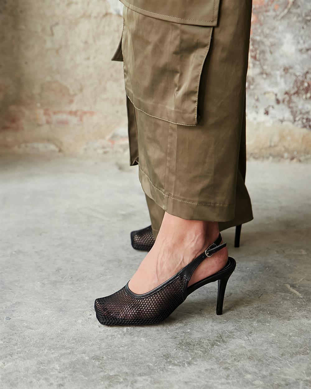 ODES SİYAH TOPUKLU AYAKKABI 