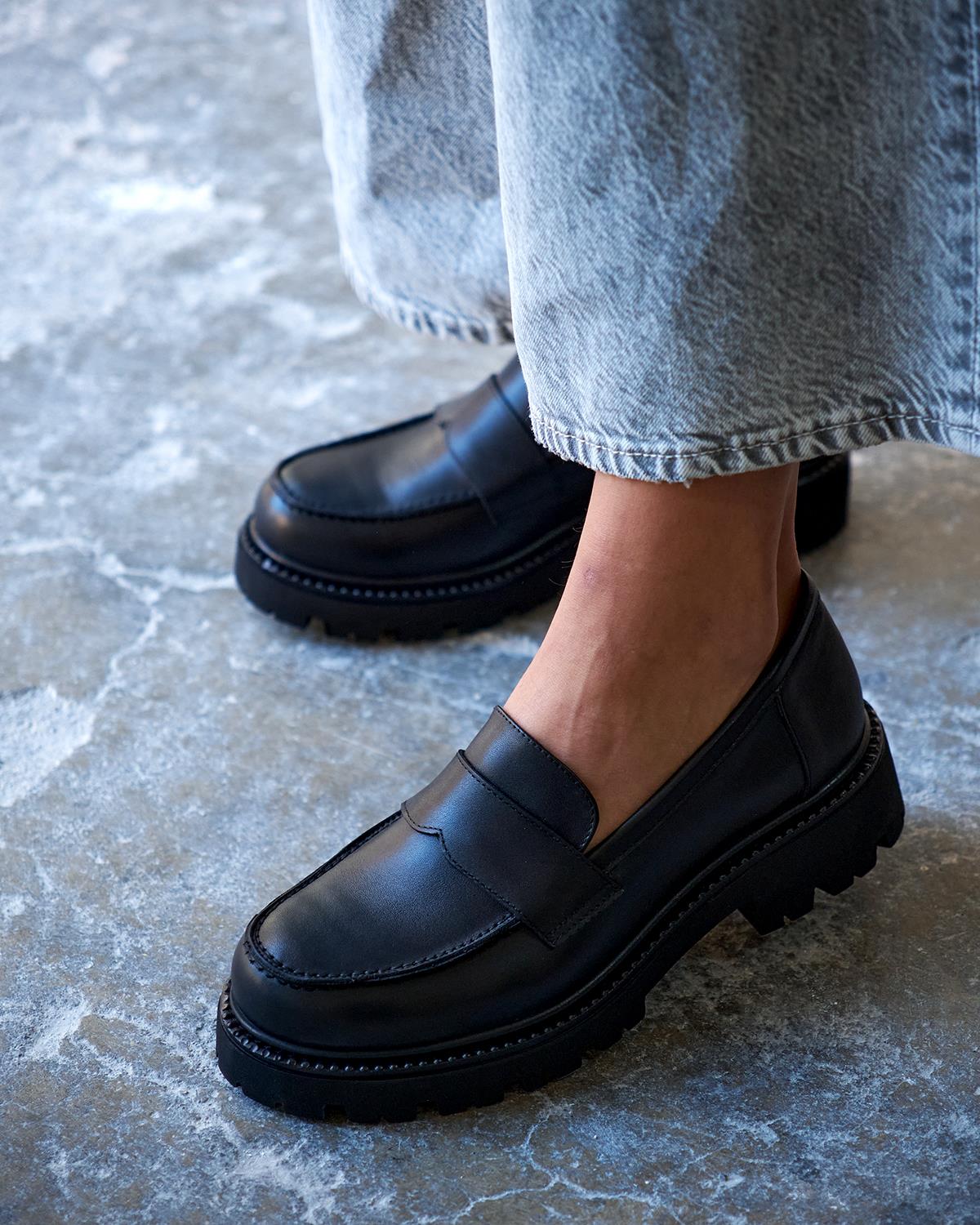 PEYKO SİYAH DERİ MAKOSEN