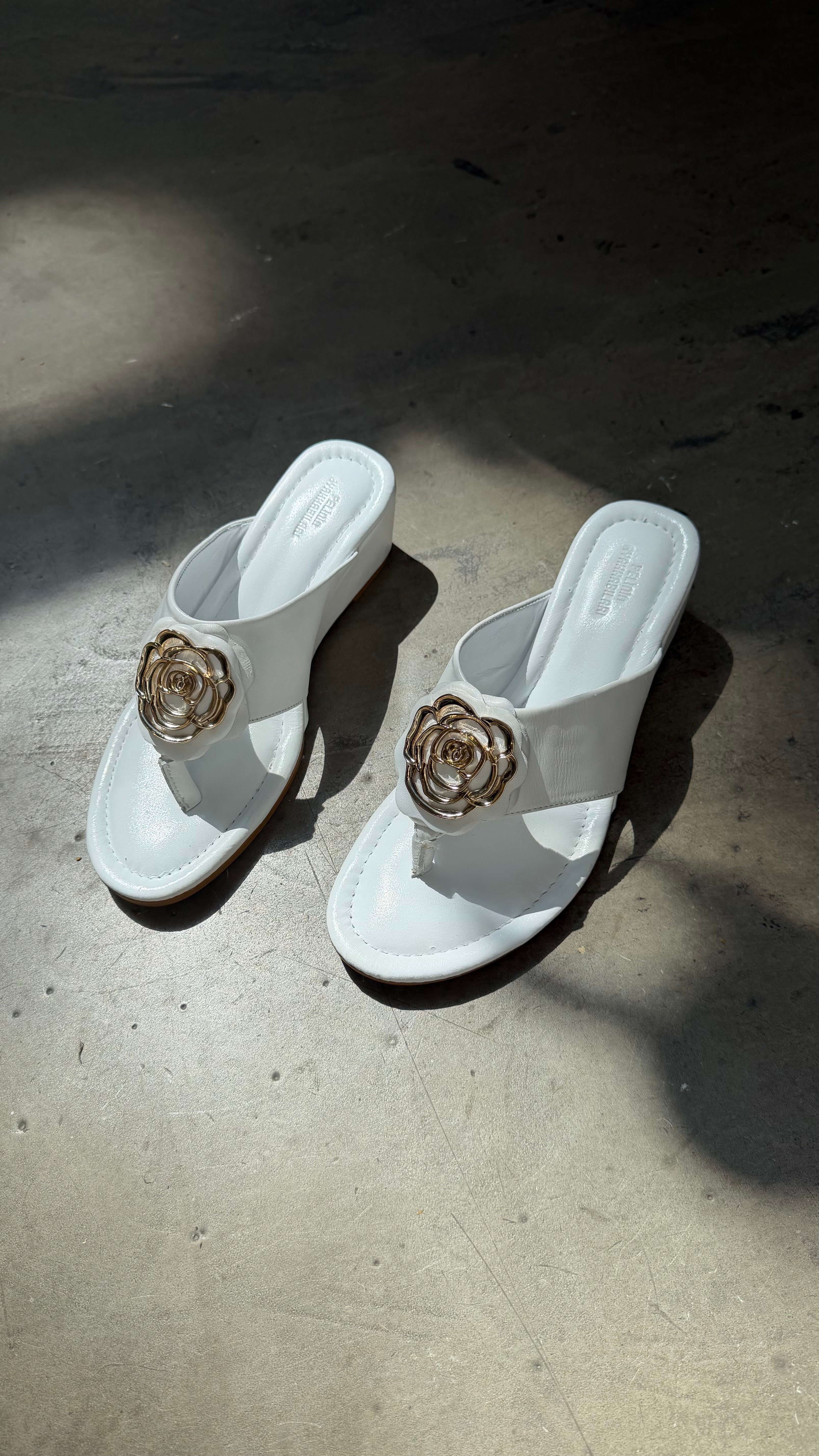 PİLLAR BEYAZ DERİ TELRİK