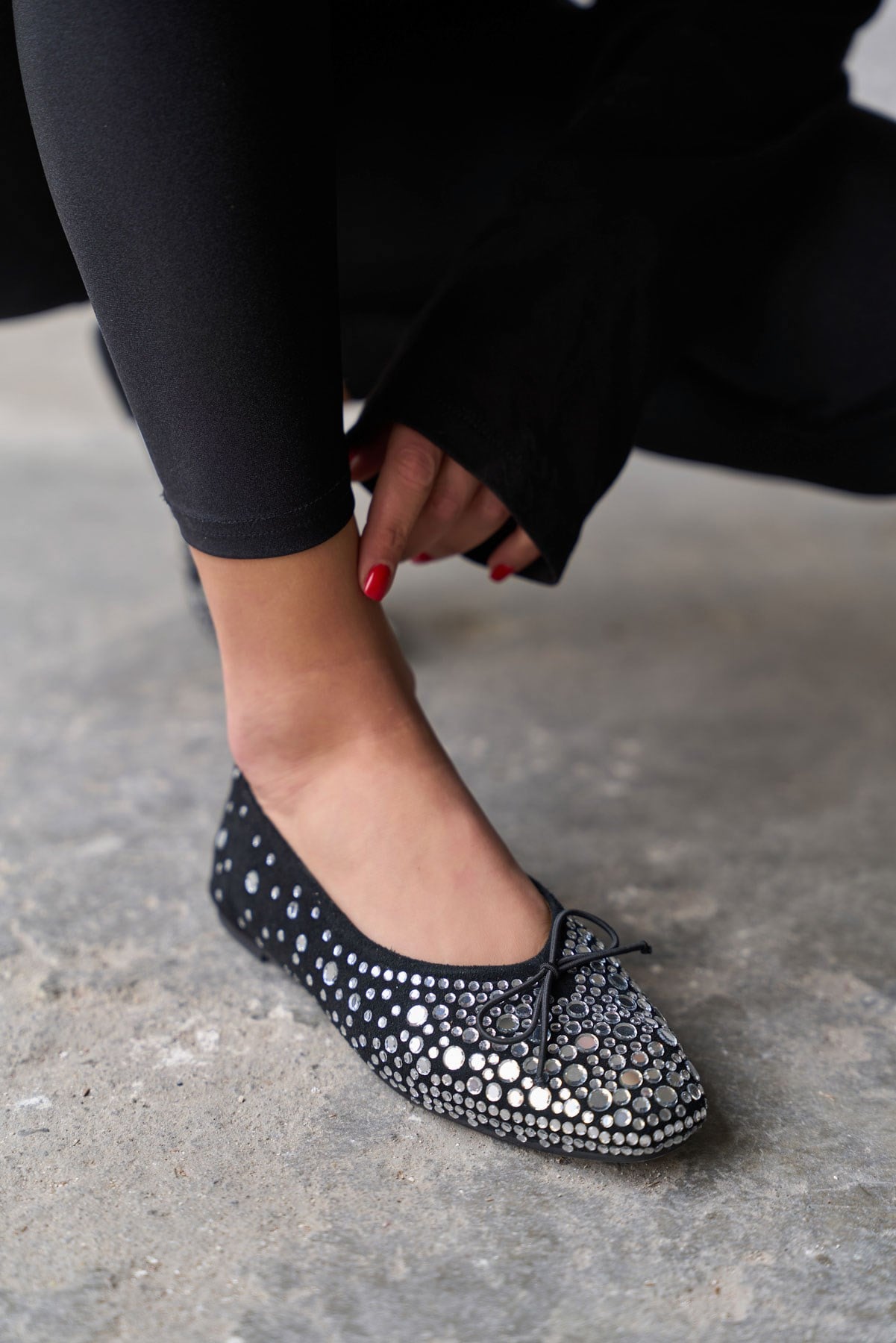 RİGA SİYAH TAŞLI BABET 