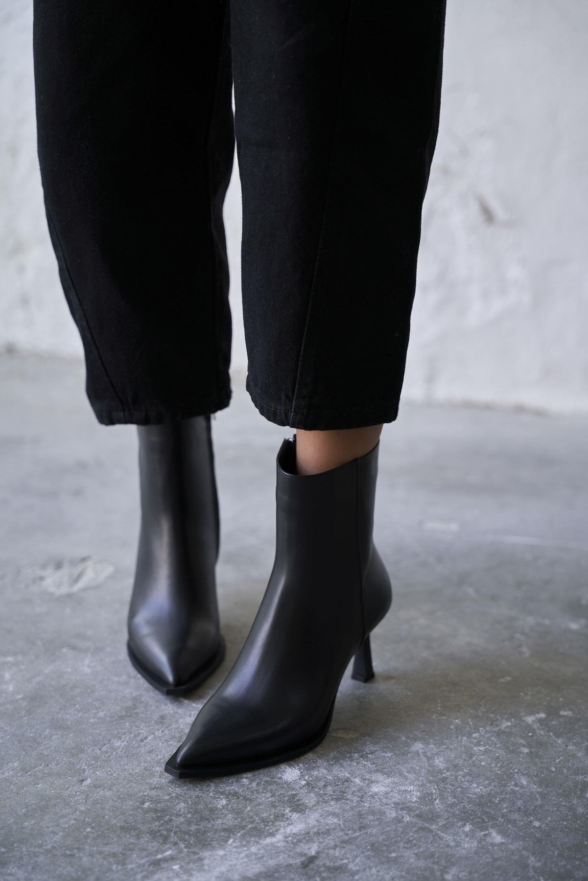 RİVERA SİYAH DERİ TOPUKLU BOT