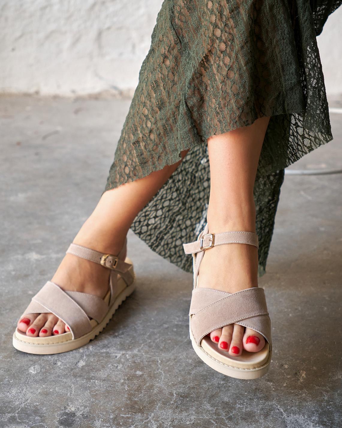 SİLVAS BEJ SÜET SANDALET