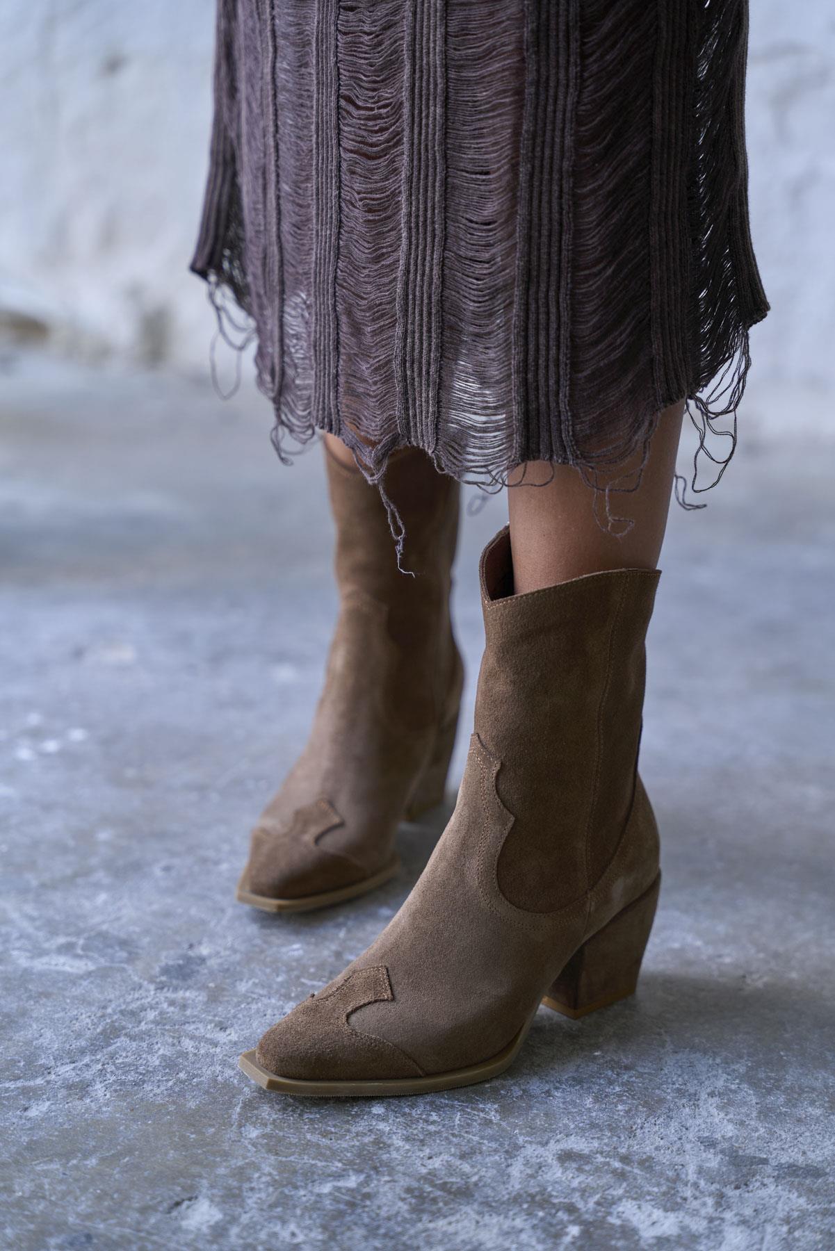 TESLA KUM SÜET KOVBOY BOT