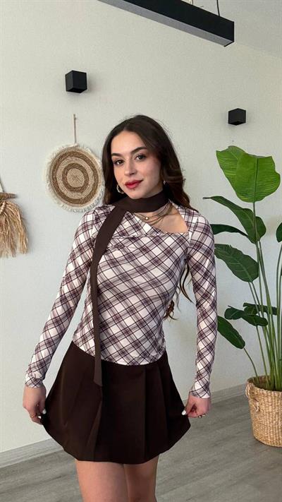BODYKadın Baklava Desenli Kendinden Şal Detaylı Kayık Yaka Çok Şık Bluz