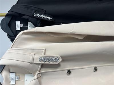 2431 Yakası Taş İşlemeli Metal Düğmeli Ceket