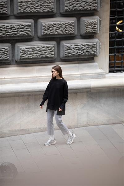2474 Parmak Geçme Detaylı Sweatshirt