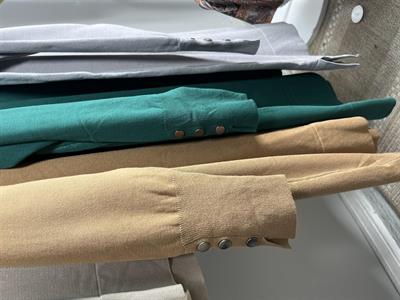 7014 Yarım Balıkçı Omuz Ve Manşeti Metal Düğmeli Triko Tunık