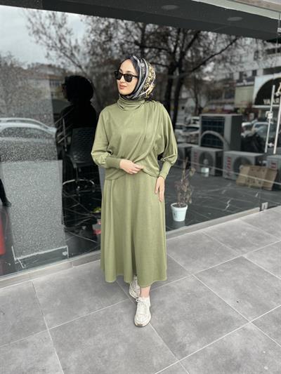 8480 Omuzu Düğmeli Fitilli Etekli Takım