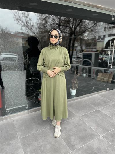 8480 Omuzu Düğmeli Fitilli Etekli Takım