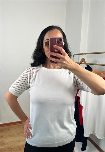 AJUR DETAYLI KISA KOLLU BEYAZ TRİKO BLUZ