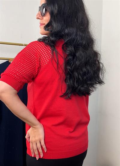 AJUR DETAYLI KISA KOLLU KIRMIZI TRİKO BLUZ