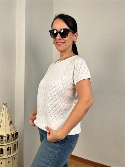 BAKLAVA DESENLİ KISA KOLLU BEYAZ TRİKO BLUZ