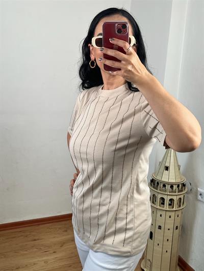 BİSİKLET YAKA TAŞ ÇİZGİLİ KREM T-SHIRT