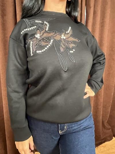 ÇİÇEK İŞLEMELİ TAŞLI SİYAH SWEATSHİRT