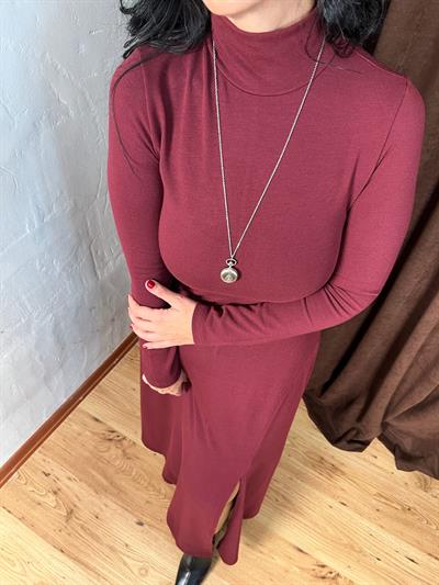 ÇİLEK TRİKO BALIKÇI YAKA YIRTMAÇLI BORDO UZUN ELBİSE