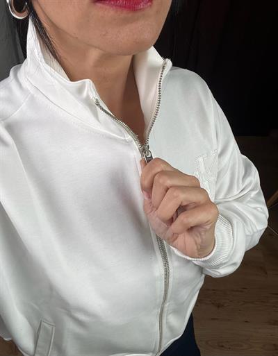 FERMUARLI NAKIŞLI BEL BOY BEYAZ SWEATSHİRT