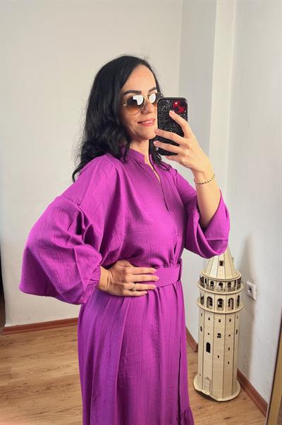 HAKIM YAKA KEMERLİ UZUN MOR ELBİSE