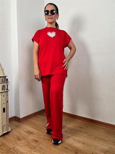 KALP DETAYLI SİMLİ ŞERİTLİ MODAL KIRMIZI TAKIM