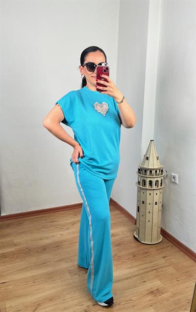 KALP DETAYLI SİMLİ ŞERİTLİ MODAL MAVİ TAKIM