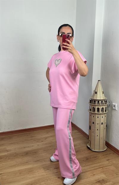 KALP DETAYLI SİMLİ ŞERİTLİ MODAL PEMBE TAKIM