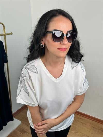 OMZU TAŞLI V YAKA KISA KOLLU BEYAZ BLUZ