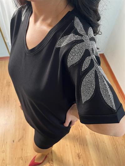 OMZU TAŞLI V YAKA KISA KOLLU SİYAH BLUZ