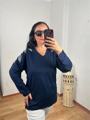 OMZU TAŞLI V YAKA LACİVERT BLUZ