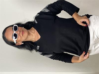 OMZU TAŞLI V YAKA SİYAH BLUZ