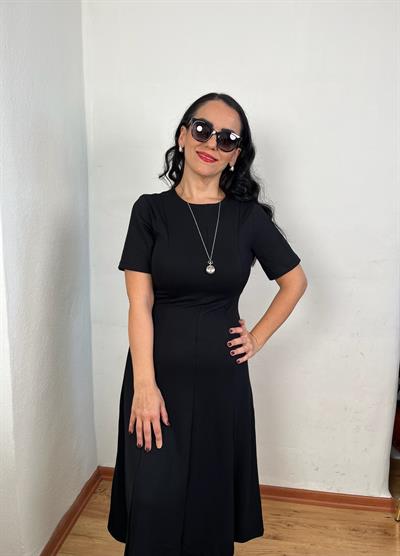 MİDİ BOY VOLANLI MODAL SİYAH ELBİSE