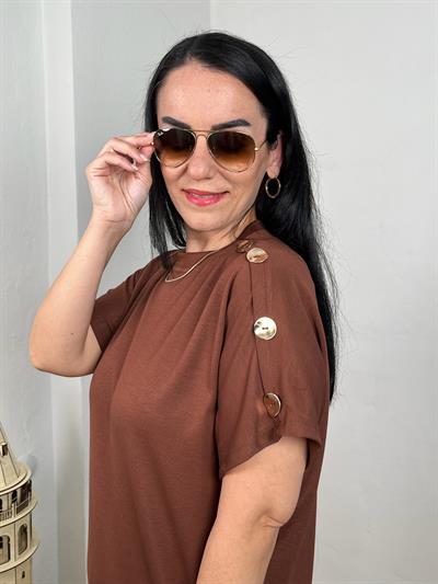 OMUZ GOLD DÜĞMELİ YARASA KOL MODAL KAHVERENGİ ELBİSE