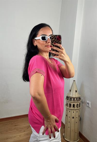 SİM DETAYLI V YAKA KISA KOLLU FUŞYA TRİKO BLUZ