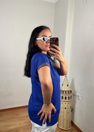 SİM DETAYLI V YAKA KISA KOLLU MAVİ TRİKO BLUZ