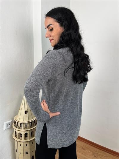 SİMLİ V YAKA GÜMÜŞ TRİKO BLUZ