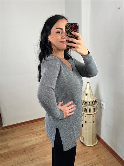 SİMLİ V YAKA GÜMÜŞ TRİKO BLUZ