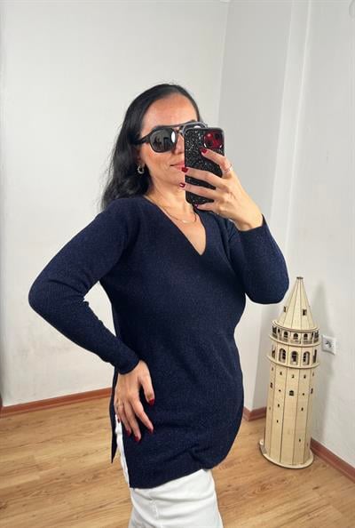 SİMLİ V YAKA LACİVERT TRİKO BLUZ