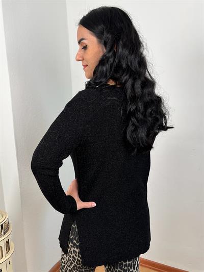 SİMLİ V YAKA SİYAH TRİKO BLUZ