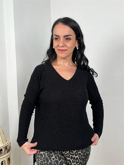 SİMLİ V YAKA SİYAH TRİKO BLUZ