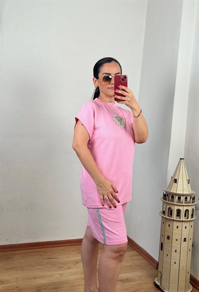 ŞORTLU KALP DETAYLI SİMLİ ŞERİTLİ MODAL PEMBE TAKIM