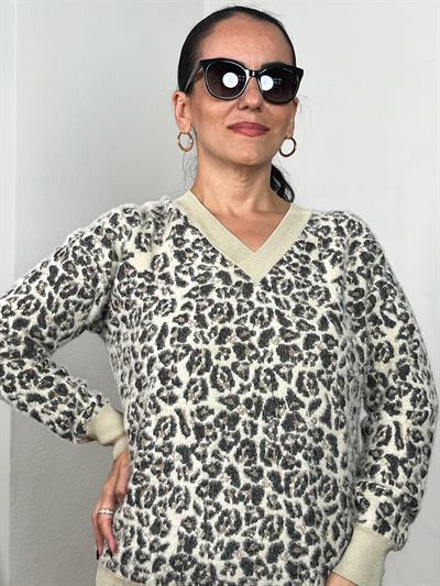V YAKA LEOPAR DESEN KREM YUMOŞ KAZAK