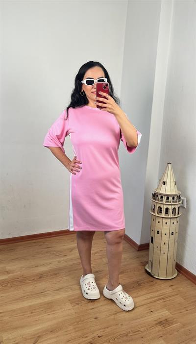 YAN BEYAZ ŞERİTLİ MODAL KUMAŞ PEMBE ELBİSE