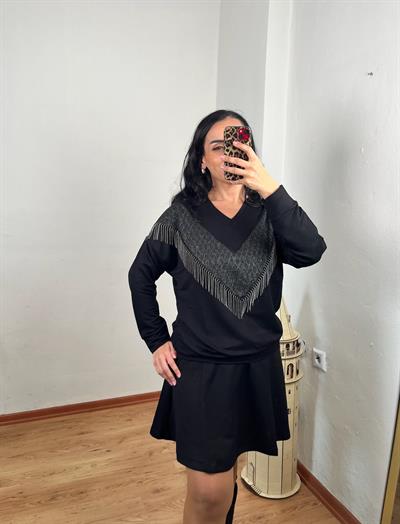 ZİNCİR DETAYLI V YAKA SİYAH BLUZ