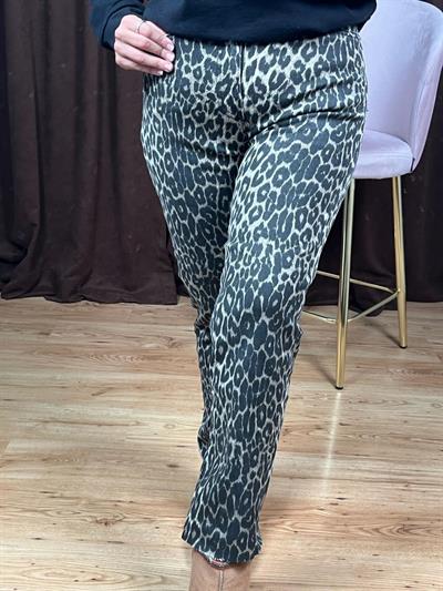 BOYFİT LEOPAR DESEN KESİK PAÇA JEAN PANTOLON