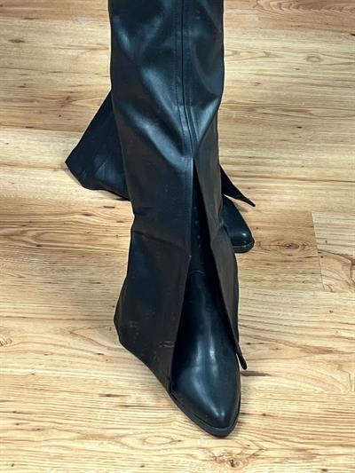 MARKA MODEL İSPANYOL PAÇA YIRTMAÇLI FERMUARLI SİYAH DERİ PANTOLON