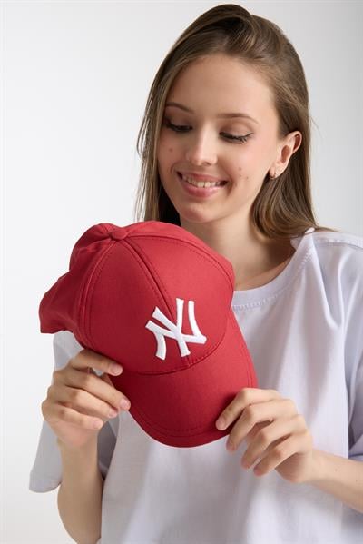 Kadın Kırmızı NY Logolu Spor Şapka – New York Tarzı