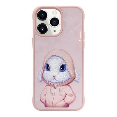 NIM iPhone 14 Pro Max Suni Deri Üstüne Gerçek Nakış İşlemeli Kıyafet Tavşan Detaylı 3D Fashion Pet Rabbit Kılıf