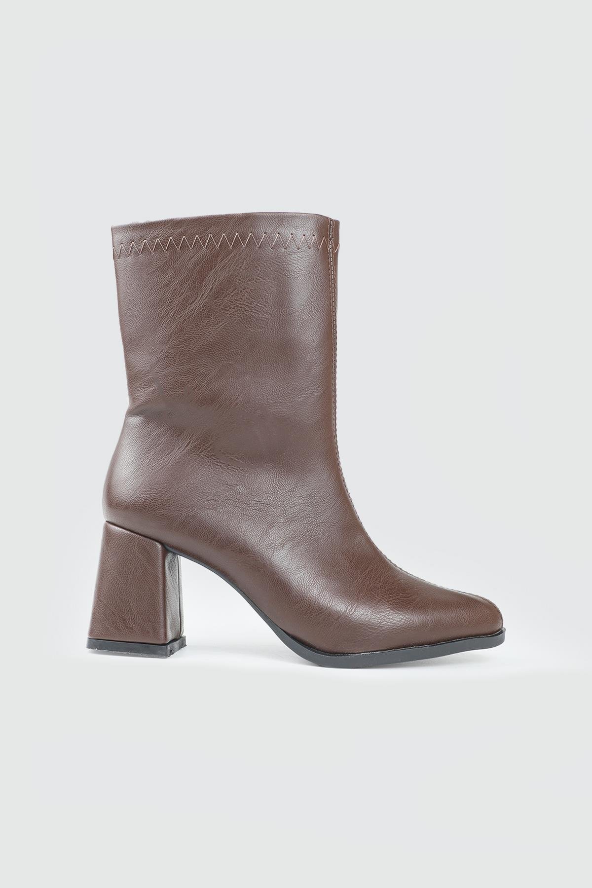 Sivri Burun Blok Topuk Kahve Klasik Kadın Bot MY BELLA AC-510 Kadın Klasik Topuklu Bot MyBella MY BELLA AC-510 Kadın 25K