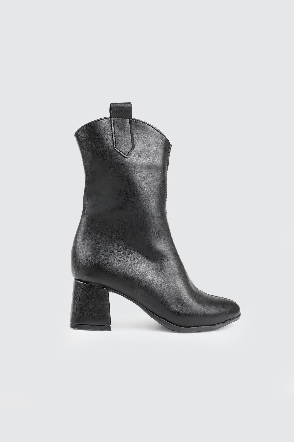 Sivri Burunlu Blok Topuklu Siyah Fermuarlı Günlük Kadın Bot MY BELLA TU-201 Kadın Klasik Topuklu Bot MyBella MY BELLA TU-201 KADIN 25K