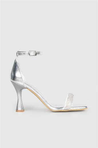 9 cm Bilekten Tokalı Çapraz Bant Taşlı Gümüş Kadın Ayakkabı K-115 Kadın Yüksek Topuklu Carla Bella My Bella K-115 23Y