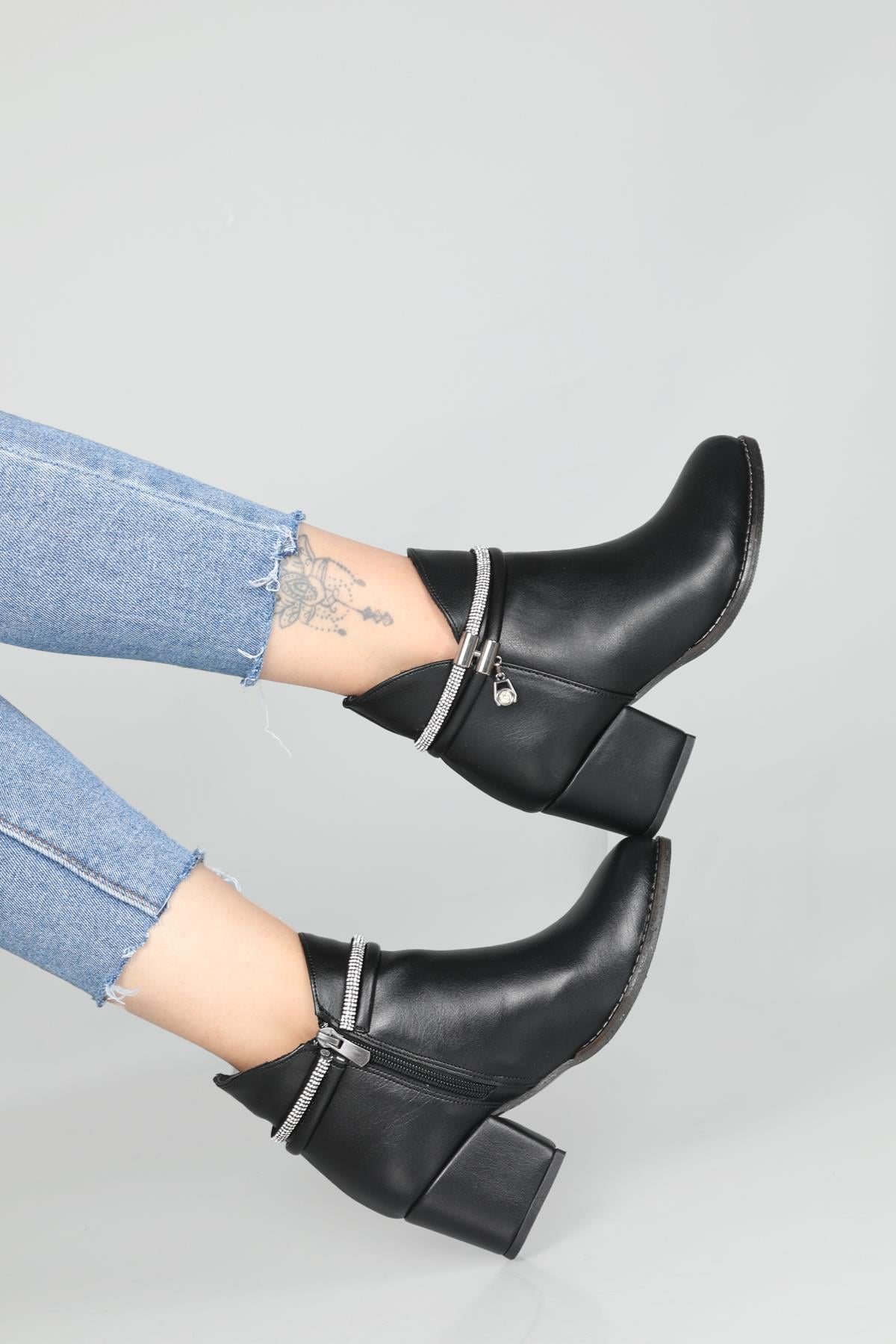 Alçak Topuklu Taşlı Rahat Siyah Kadın Bot E-405 Kadın Günlük Conford Bot Carla Bella My Bella E-405 Taşlı 22K